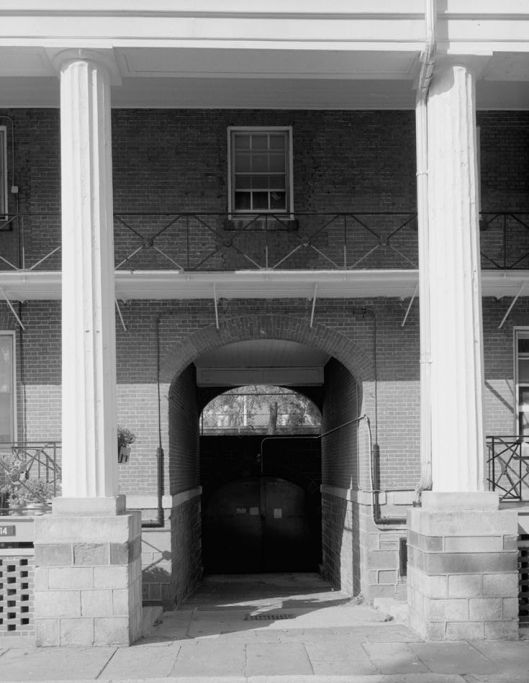 Fort_Jay_Sally_port_to_magazine_gate_HABS_NY,31-GOVI,1D-4